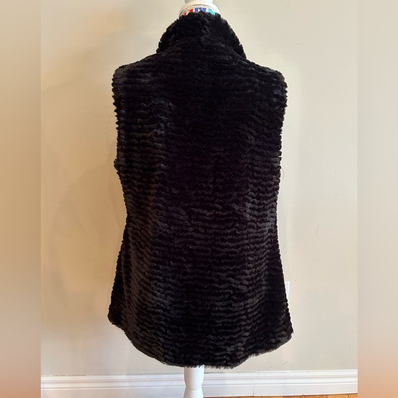 Guillaume black faux fur vest. Excellent condition. Size small. - Picture 3 of 4